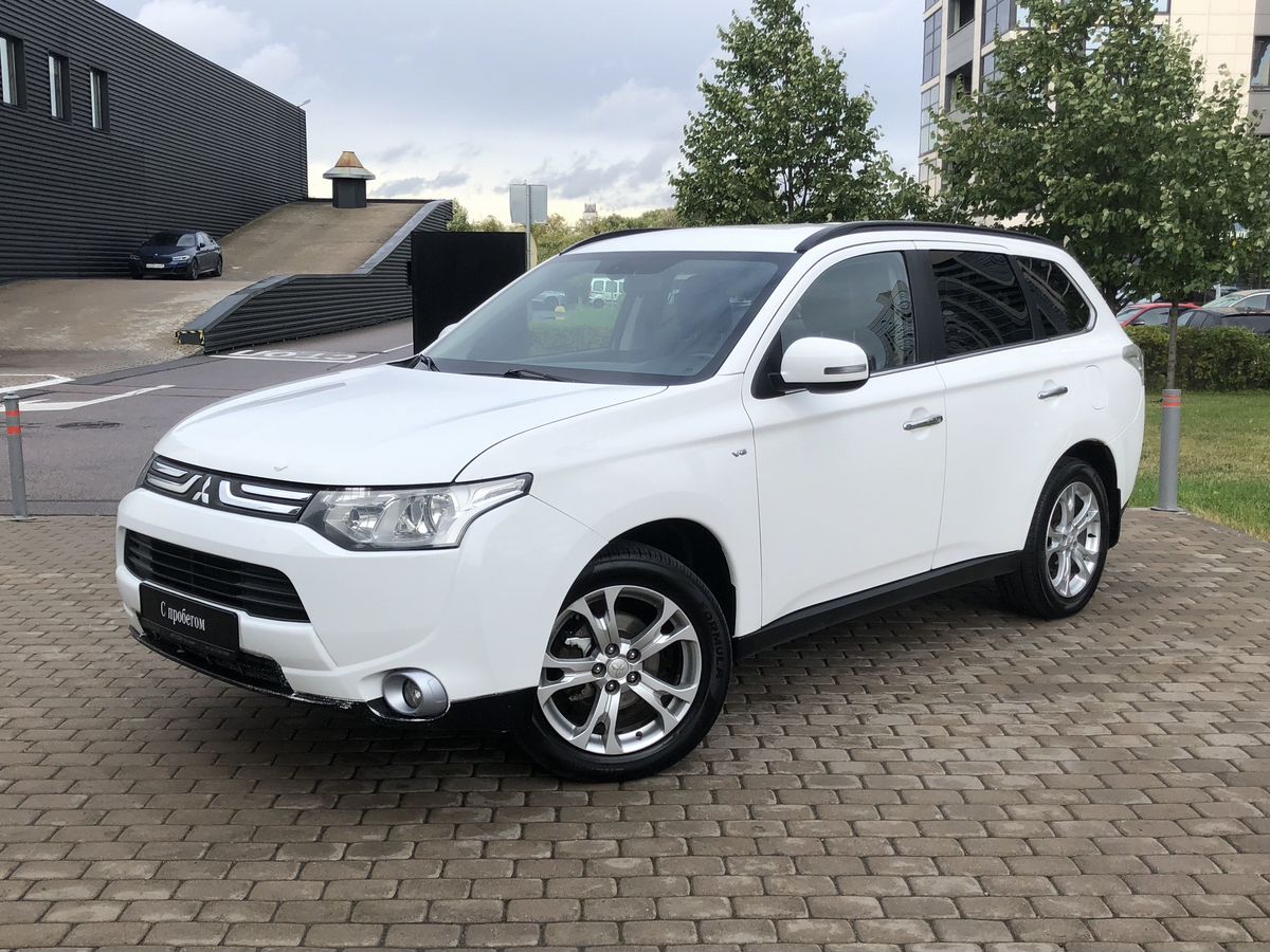 Mitsubishi Outlander 3.0 4WD Внедорожник Ultimate (230 л.с.)