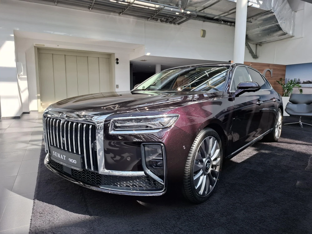 Senat 900 3.0 4WD Седан 5 мест (326 л.с.)
