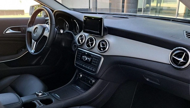 Mercedes-Benz GLA 250 4MATIC Внедорожник Особая серия (211 л.с.) фото 10