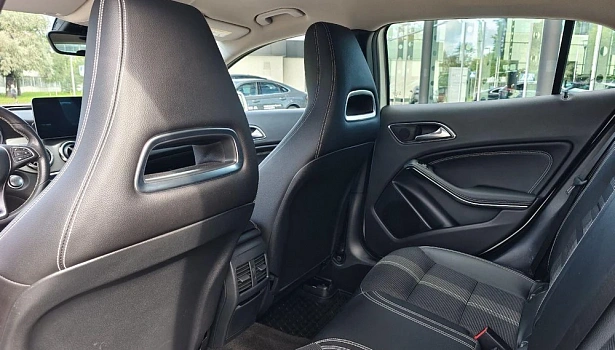 Mercedes-Benz GLA 250 4MATIC Внедорожник Urban Night Edition (211 л.с.) фото 13