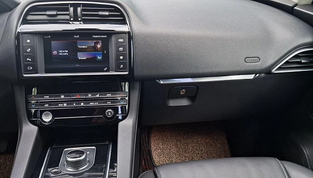 Jaguar F-Pace 2.0d 4WD Внедорожник Prestige (180 л.с.) фото 25