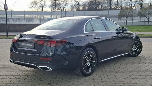 Mercedes-Benz E 2.0 4MATIC Седан E 300 4MATIC (258 л.с.) фото 3