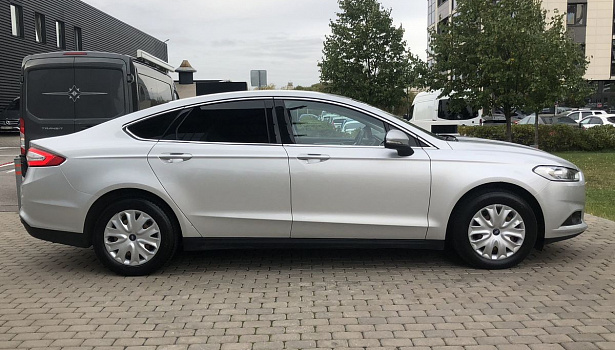 Ford Mondeo 2.5 4WD Седан (149 л.с.) фото 7