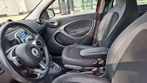 Smart Forfour 0.9 4WD Хэтчбек Brabus (109 л.с.) фото 10