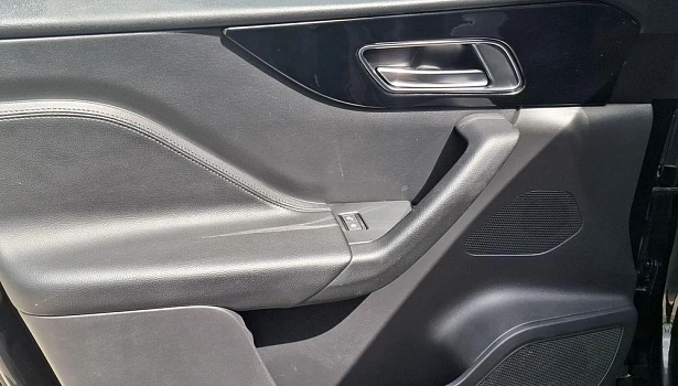 Jaguar F-Pace 2.0d 4WD Внедорожник Prestige (180 л.с.) фото 17