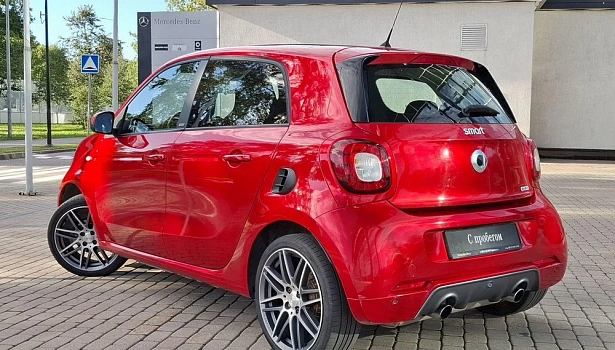Smart Forfour 0.9 4WD Хэтчбек Brabus (109 л.с.) фото 4