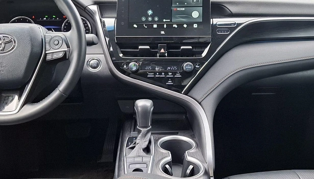Toyota Camry 2.5 4WD Седан DeLuxe (209 л.с.) фото 32