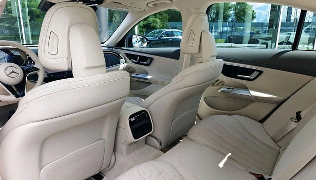 Mercedes-Benz E 2.0d 4MATIC Седан (197 л.с.) фото 14