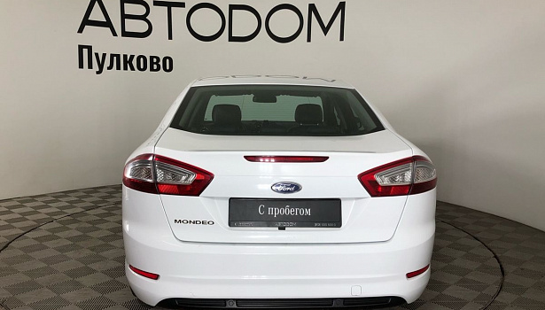 Ford Mondeo 2.0 4WD Седан Ghia (145 л.с.) фото 4