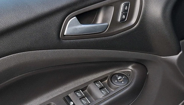 Ford Kuga 1.6 4WD Внедорожник Titanium (150 л.с.) фото 17