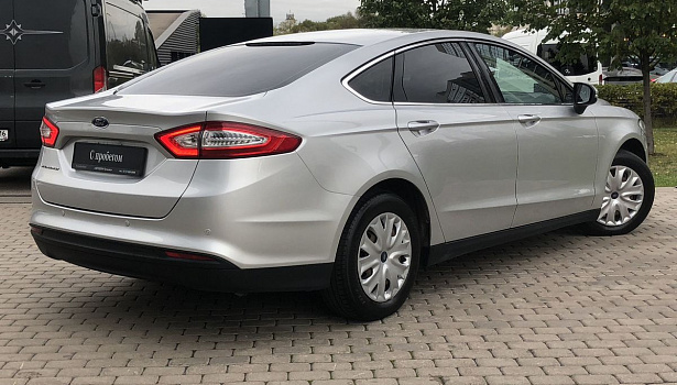 Ford Mondeo 2.5 4WD Седан (149 л.с.) фото 6