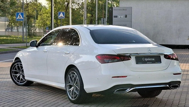 Mercedes-Benz E 220 d 4MATIC Седан Sport (194 л.с.) фото 4