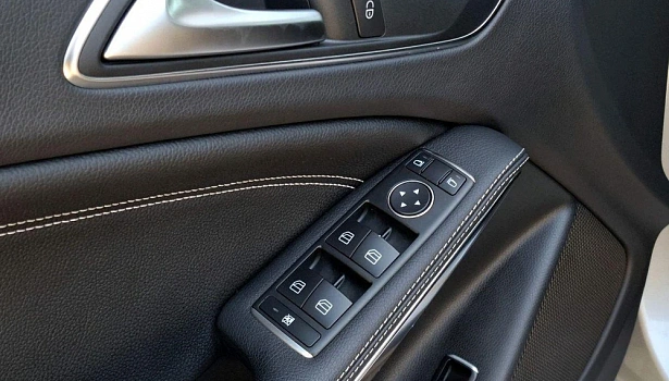 Mercedes-Benz GLA 250 4MATIC Внедорожник Особая серия (211 л.с.) фото 16