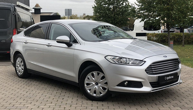 Ford Mondeo 2.5 4WD Седан (149 л.с.) фото 2