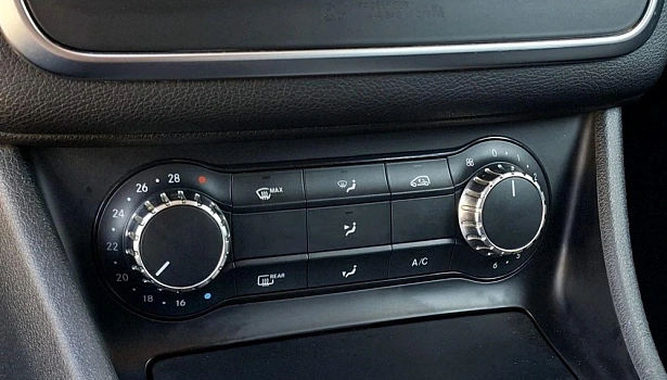 Mercedes-Benz GLA 250 4MATIC Внедорожник Особая серия (211 л.с.) фото 18