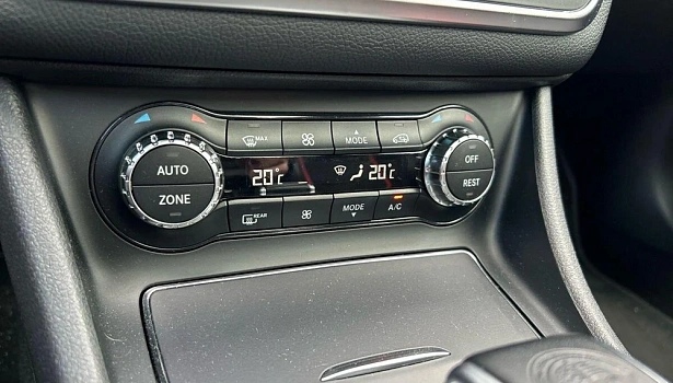 Mercedes-Benz AMG GLA 45 4MATIC Внедорожник Особая серия (381 л.с.) фото 39