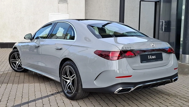 Mercedes-Benz E 2.0 4MATIC Седан E 300 4MATIC (258 л.с.) фото 4