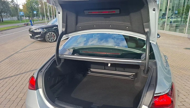 Mercedes-Benz E 2.0d 4MATIC Седан (197 л.с.) фото 17