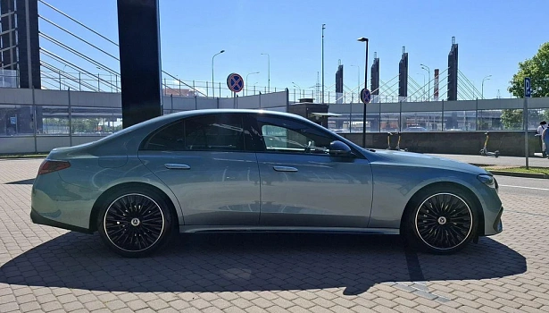 Mercedes-Benz E 2.0d 4MATIC Седан (197 л.с.) фото 7