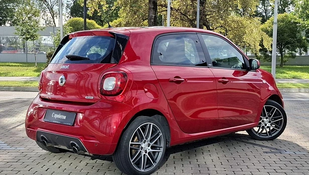 Smart Forfour 0.9 4WD Хэтчбек Brabus (109 л.с.) фото 6