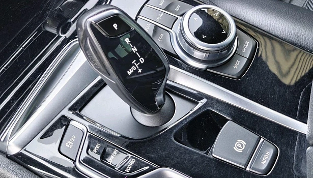 BMW 5 серии 520 d 4WD Седан Sport Line (190 л.с.) фото 20
