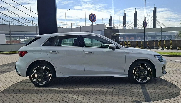 Audi A3 1.5 4WD Хэтчбек (160 л.с.) фото 7