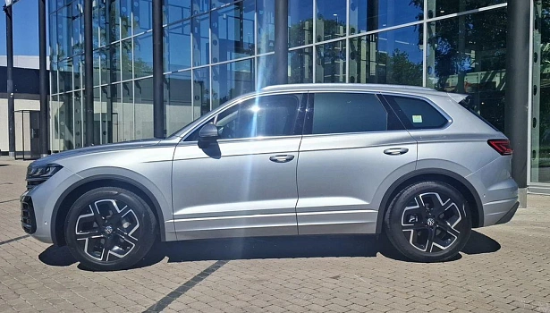 Volkswagen Touareg 3.0d 4WD Внедорожник Elegance (286 л.с.) фото 3