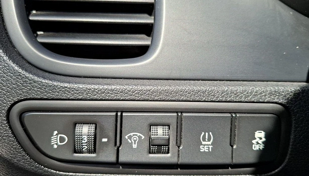 Kia Rio 1.6 4WD Седан Comfort (123 л.с.) фото 18