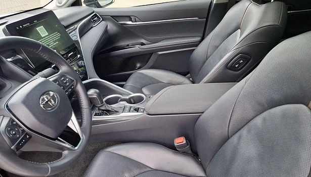 Toyota Camry 2.5 4WD Седан DeLuxe (209 л.с.) фото 10