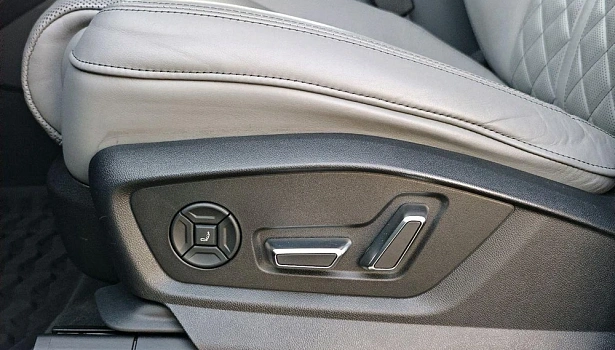 Audi Q8 3.0d 4WD Внедорожник Design (249 л.с.) фото 17