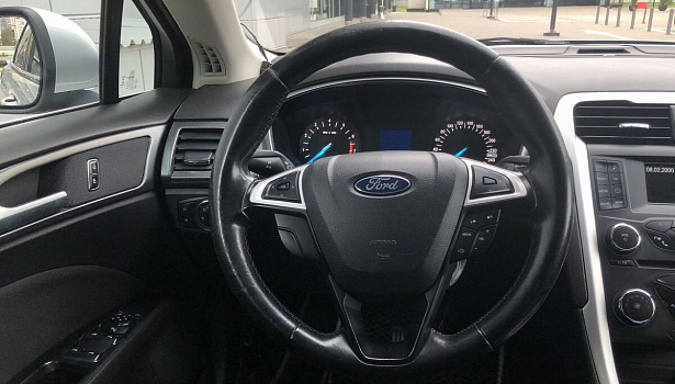 Ford Mondeo 2.5 4WD Седан (149 л.с.) фото 17