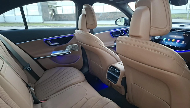 Mercedes-Benz E 2.0 4MATIC Седан (258 л.с.) фото 9