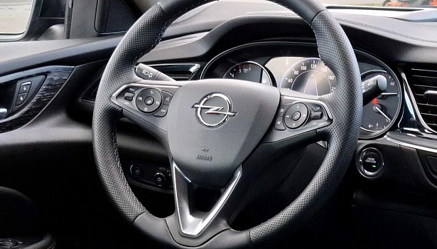 Opel Insignia 2.0d 4WD Универсал (170 л.с.) фото 20
