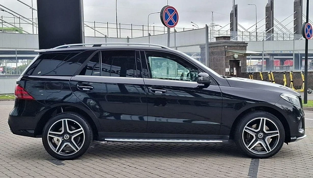 Mercedes-Benz GLE 350 d 4MATIC Внедорожник Особая серия (249 л.с.) фото 7