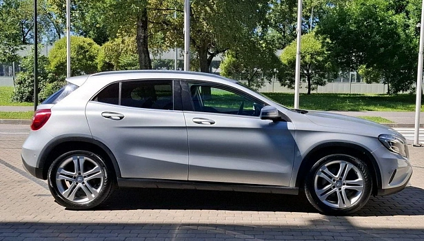 Mercedes-Benz GLA 250 4MATIC Внедорожник Особая серия (211 л.с.) фото 7