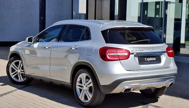 Mercedes-Benz GLA 250 4MATIC Внедорожник Особая серия (211 л.с.) фото 4
