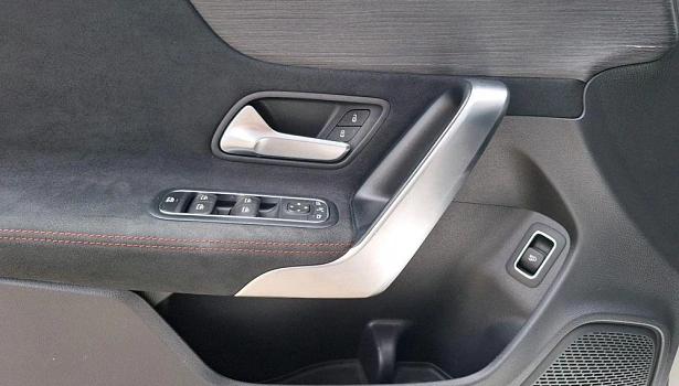 Mercedes-Benz CLA 1.3 4MATIC Купе Sport (150 л.с.) фото 9