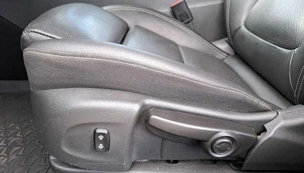 Opel Insignia 2.0d 4WD Универсал (170 л.с.) фото 18