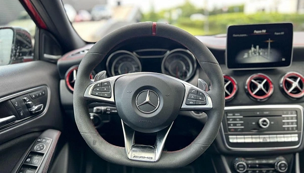 Mercedes-Benz AMG GLA 45 4MATIC Внедорожник Особая серия (381 л.с.) фото 30