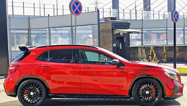 Mercedes-Benz AMG GLA 45 4MATIC Внедорожник Особая серия (381 л.с.) фото 5
