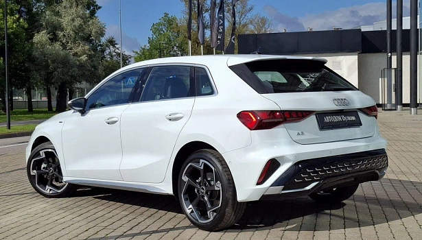 Audi A3 1.5 4WD Хэтчбек (160 л.с.) фото 4