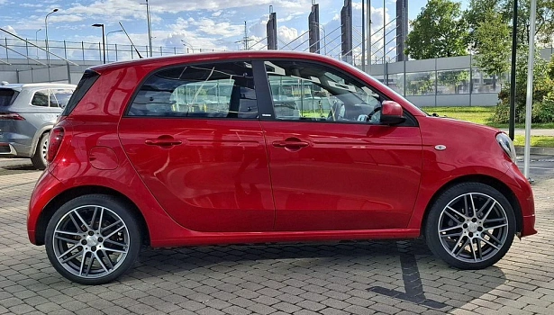 Smart Forfour 0.9 4WD Хэтчбек Brabus (109 л.с.) фото 7