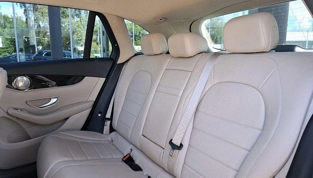 Mercedes-Benz GLC 250 4MATIC Внедорожник (211 л.с.) фото 14