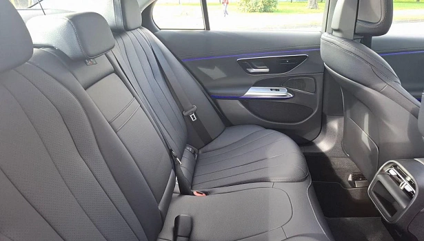 Mercedes-Benz E 2.0d 4MATIC Седан (197 л.с.) фото 16