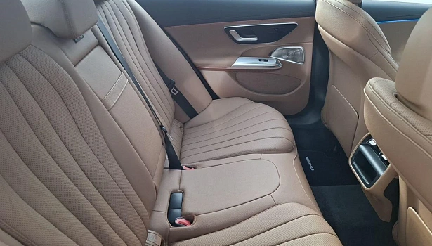 Mercedes-Benz E 2.0 4MATIC Седан E 300 4MATIC (258 л.с.) фото 24