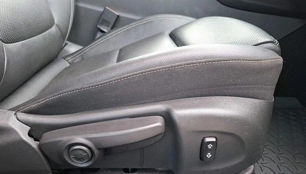 Opel Insignia 2.0d 4WD Универсал (170 л.с.) фото 19