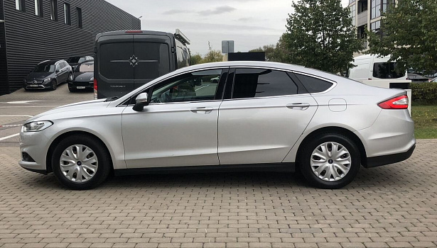 Ford Mondeo 2.5 4WD Седан (149 л.с.) фото 3