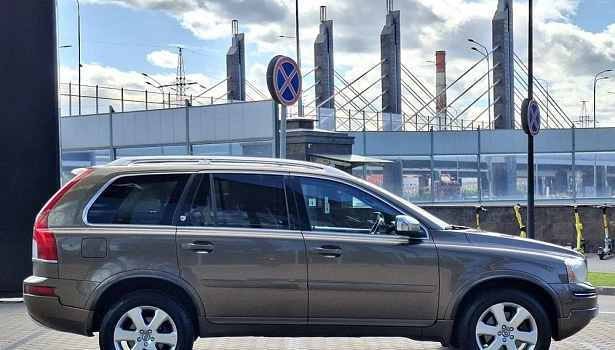 Volvo XC90 2.5 4WD Внедорожник (5 мест) (210 л.с.) фото 7