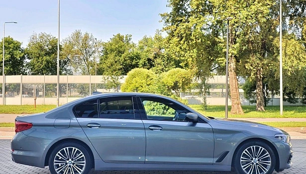 BMW 5 серии 520 d 4WD Седан Sport Line (190 л.с.) фото 7
