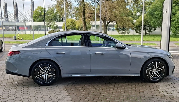Mercedes-Benz E 2.0 4MATIC Седан E 300 4MATIC (258 л.с.) фото 7